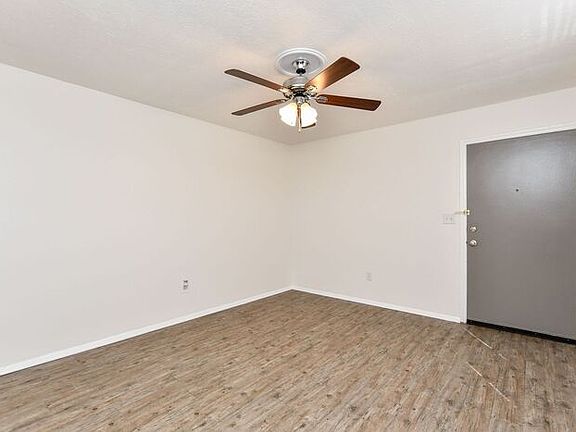 5th image of 409 Lily St #31