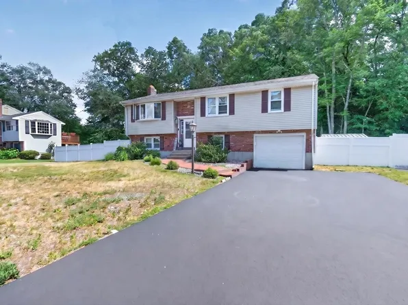 27 Mary Kennedy Dr, North Attleboro, MA 02760