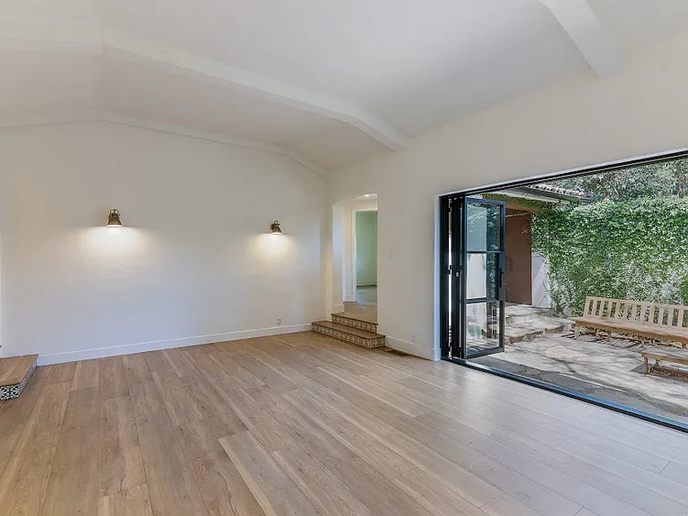 10385 Ilona Ave — Photo 6