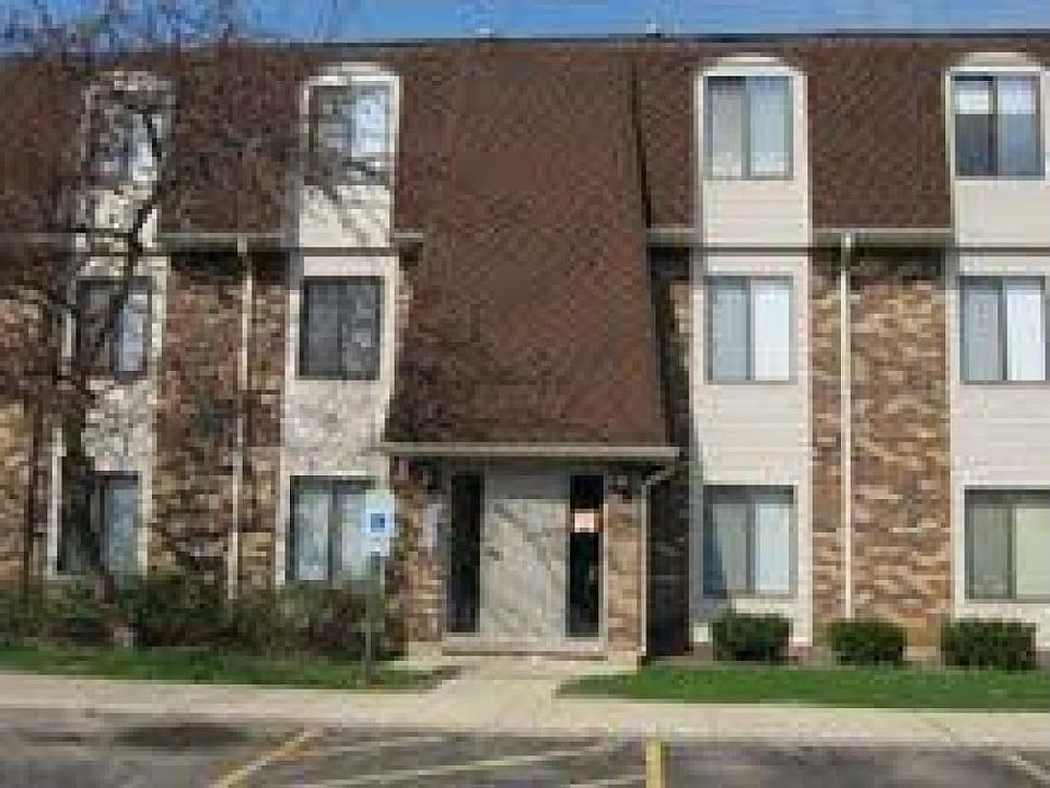 2nd image of 264 W Court Of Shorewood APT 3A