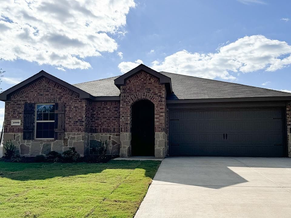 1st image of 1009 River Oaks Ln