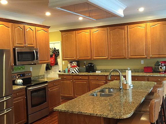 3rd image of 4625 Gillcrest Dr