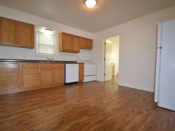 608 W Freeman St, Bolivar, MO 65613