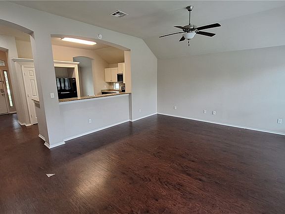 3rd image of 3741 Mariposa Ct