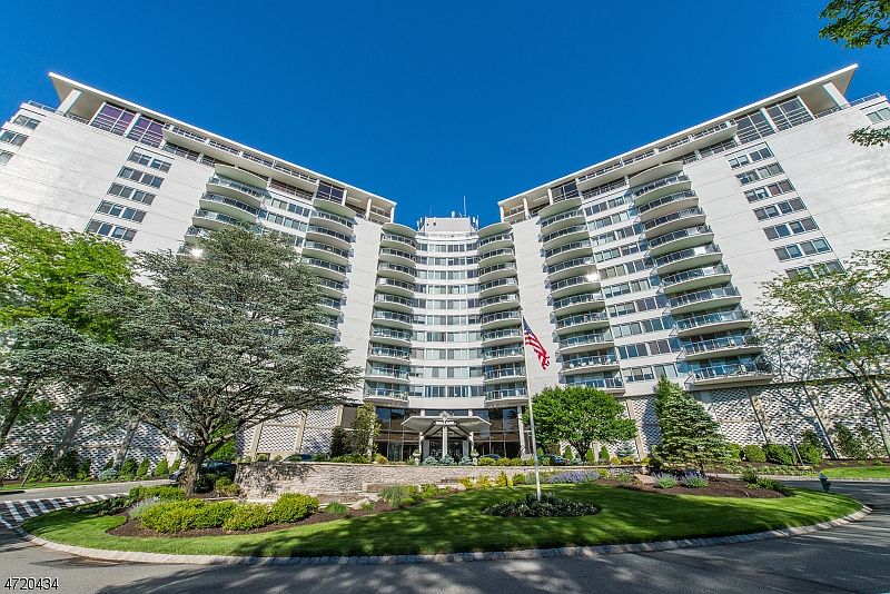 1st image of 1 Claridge Dr APT 422
