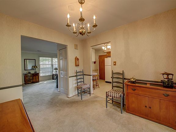 5th image of 3015 Village Dr