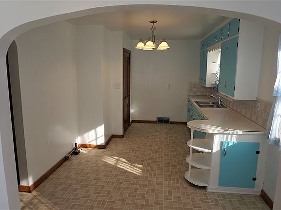 5th image of 1009 N 6th Ave
