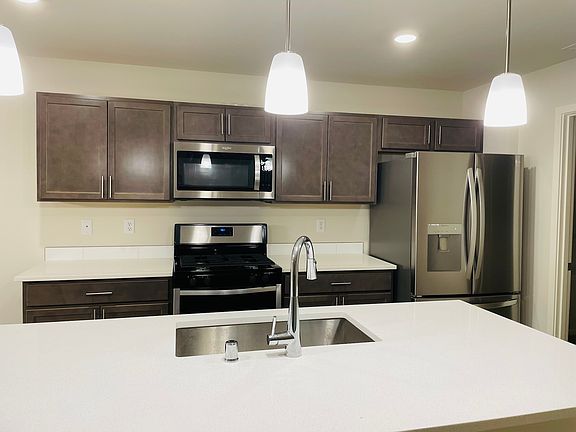 Kitchen with Gas Range and Oven