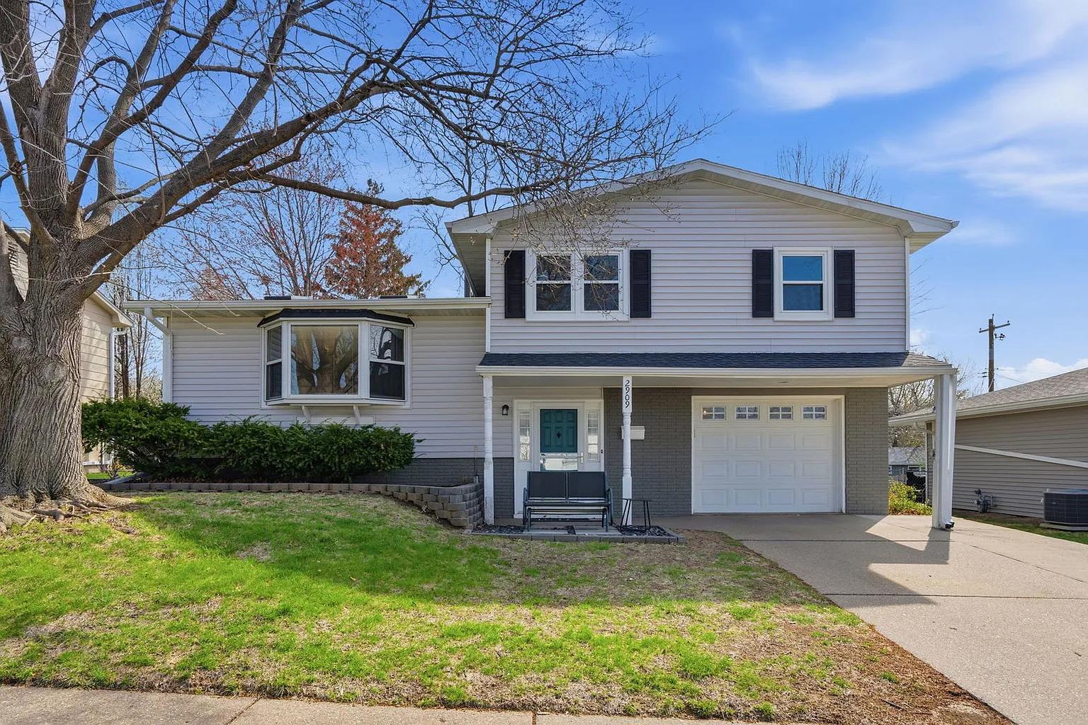 2909 Linden Ln photo 1