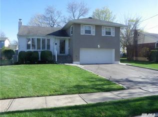 51 Blanche St, Plainview, NY 11803