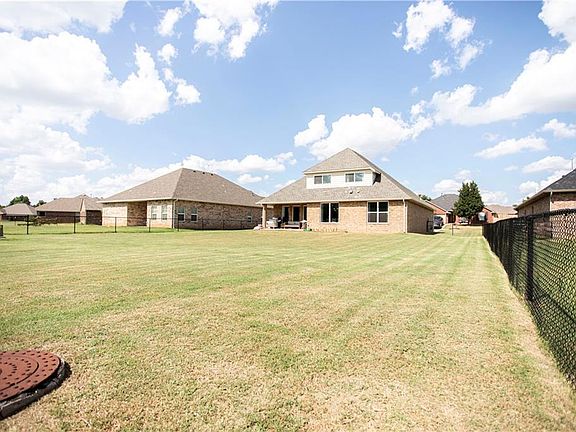 5th image of 817 Golden Pond Dr