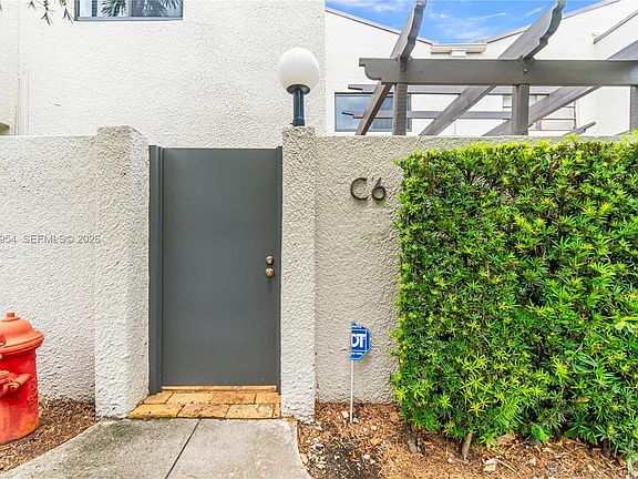 3rd image of 4714 SW 67th Ave APT C6