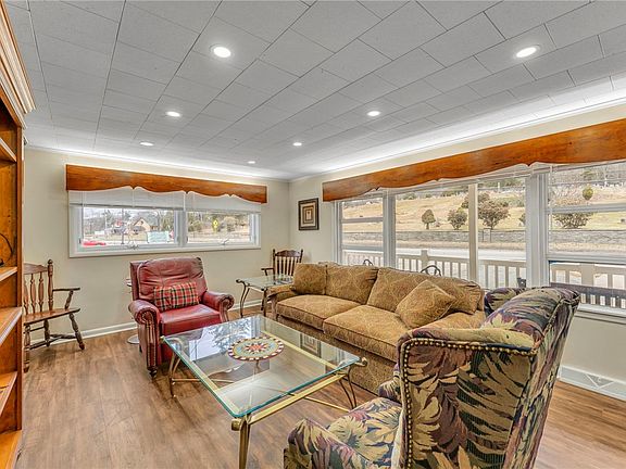 3rd image of 38 Oak St