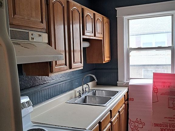 4th image of 146 Charlton St #1