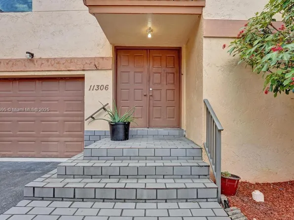 11306 SW 9th Ct, Pembroke Pines, FL 33025