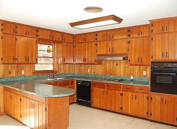 5th image of 811 Inez Pl
