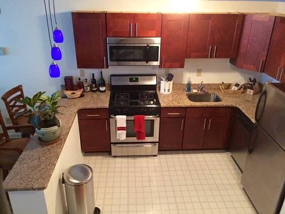 5th image of 1311 Lombard St APT 503