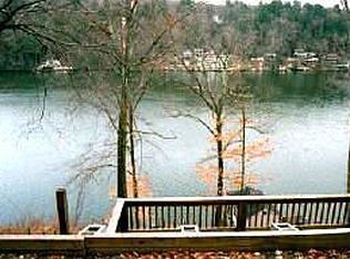 293 Lakemere Dr, Southbury, CT 06488