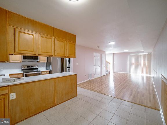 4th image of 2205 Southgate Sq