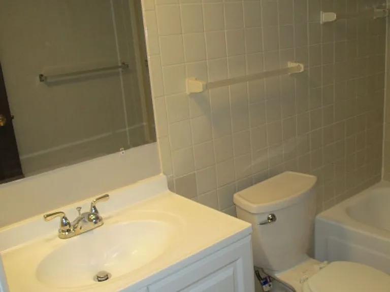 900 Kris Dr — Photo 11
