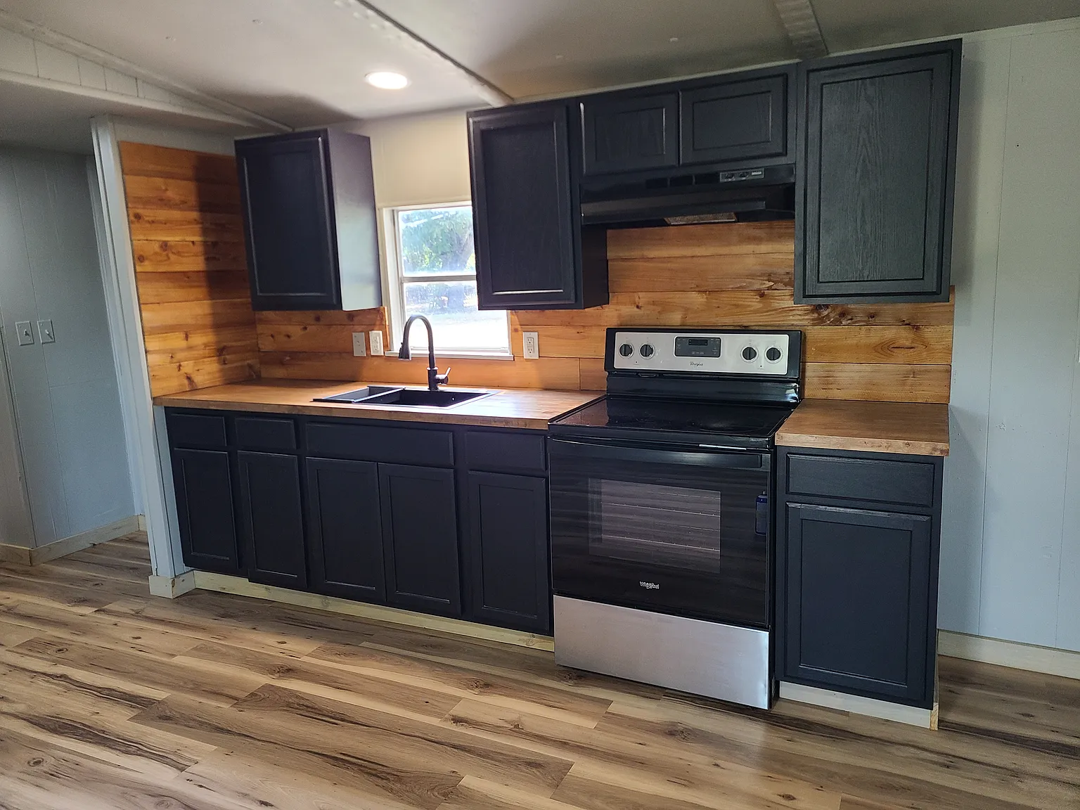 3 bed, 1000 sqft, $1,695 — Photo 3