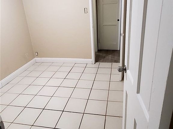 4th image of 1400 Joshua Way