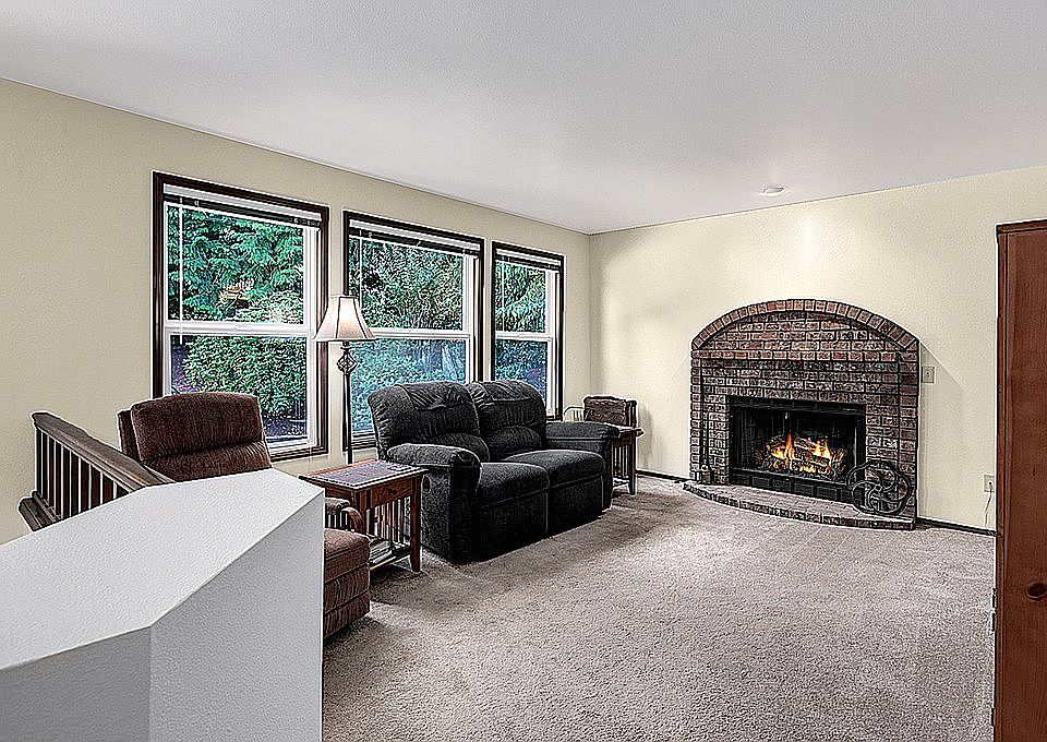 1st image of 1718 229th Ave NE