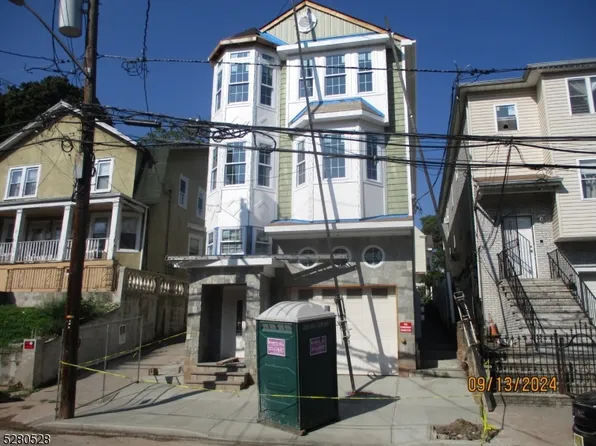 35 Salem St, Newark City, NJ 07106