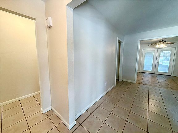 4th image of 3427 Dovie Dr