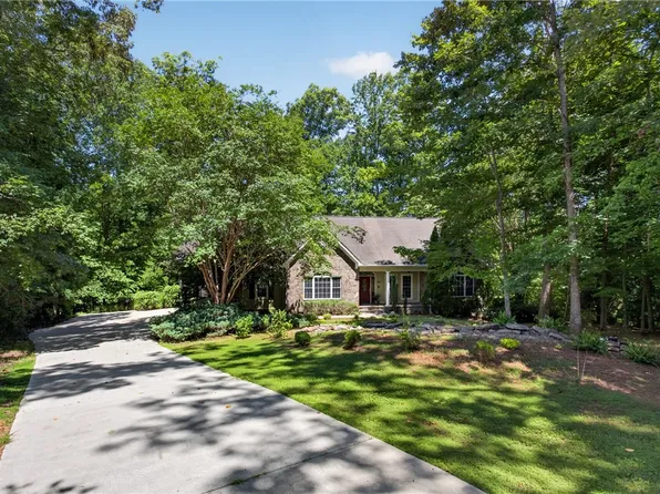 109 Oak Crest Cir, Seneca, SC 29672