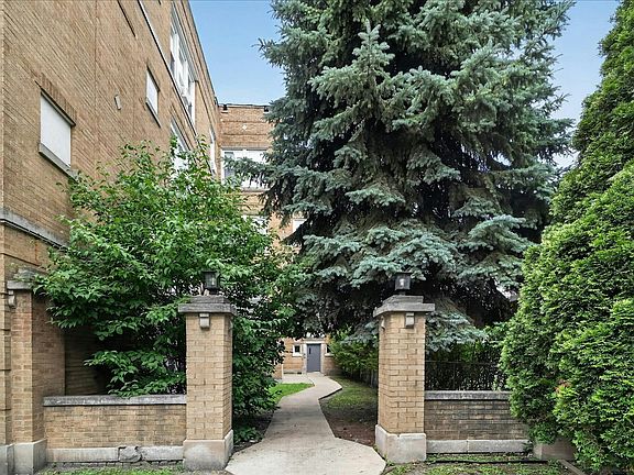 2nd image of 1854 S Central Park Ave #1852-3E