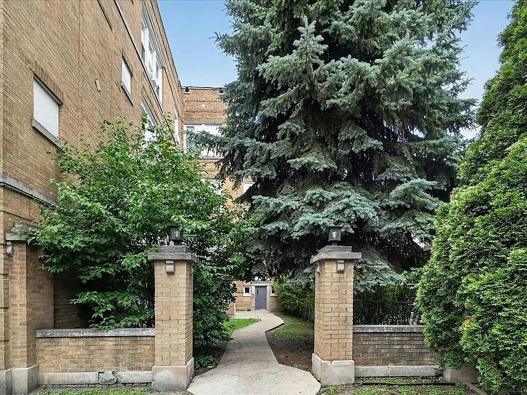 1854 S Central Park Ave #1852-3E — Photo 2