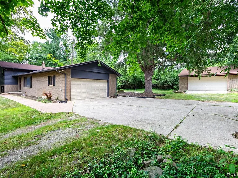 7580 Thornwood St — Photo 35