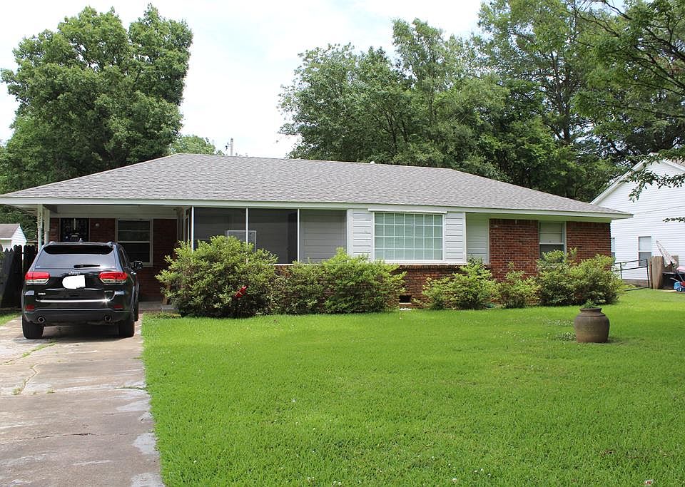 1st image of 329 N Center Dr