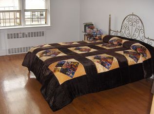 325 E 201st St APT 4C, Bronx, NY 10458