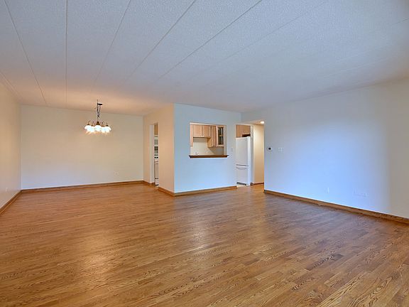 5th image of 110 W Butterfield Rd APT 302S