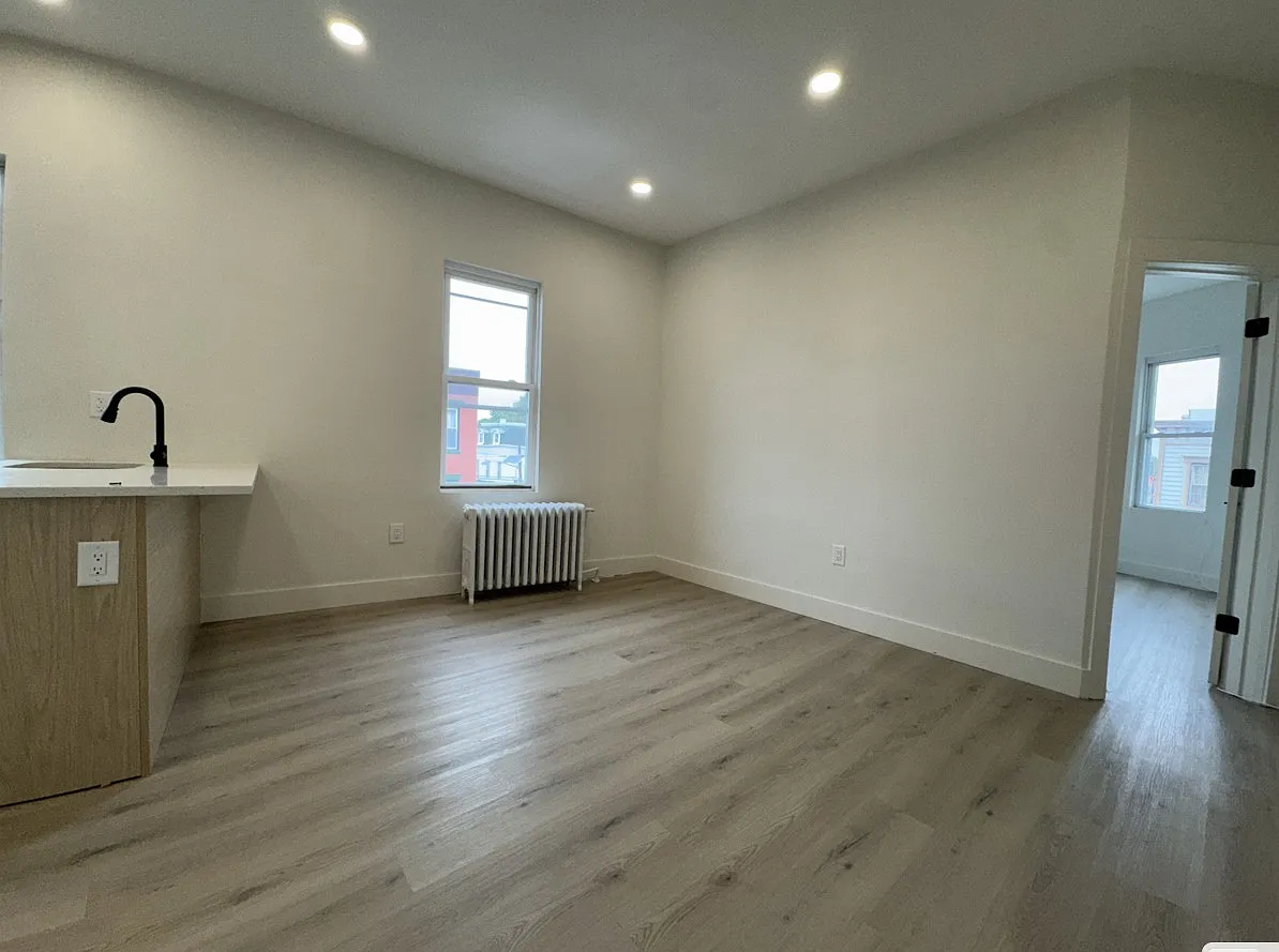 2 bed, 800 sqft, $2,350 — Photo 2