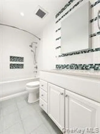 330 Central Park Ave #F8 — Photo 14