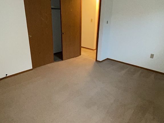 2nd image of 525 Rosehill Dr