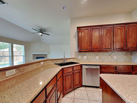 4th image of 15748 Appaloosa Dr