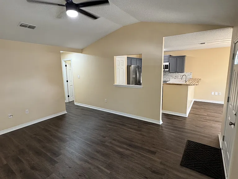 13401 Warren Dr — Photo 7