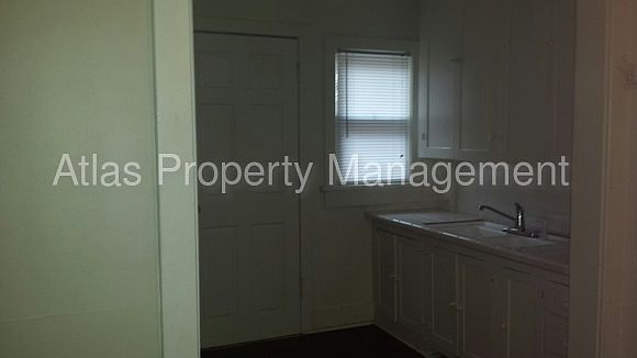 2nd image of 1516 N Knoxville Ave