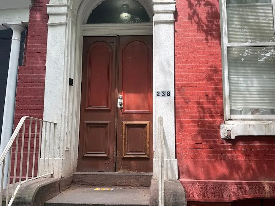 238 S 6th St