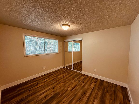 5th image of 3224 SW Edgewood Dr #A