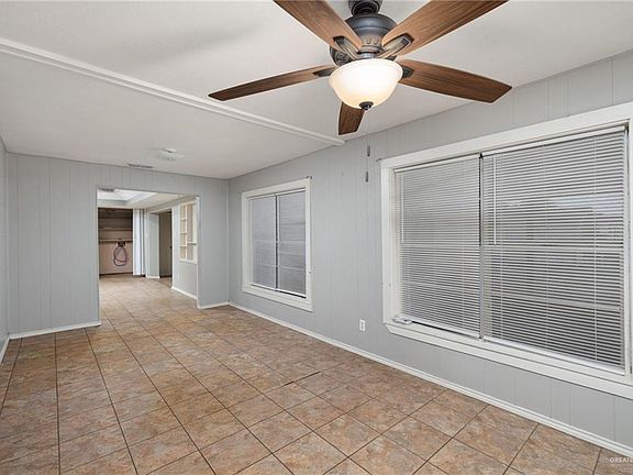 3rd image of 709 N 9th Pl
