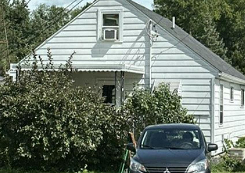 2nd image of 708 N Eifert Rd