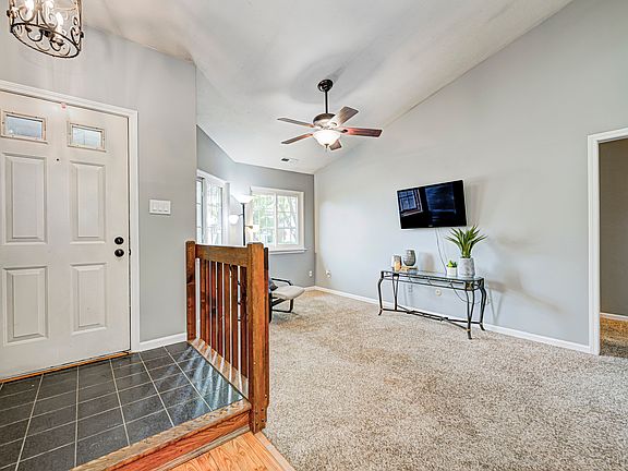 3rd image of 170 Thornleigh Ct