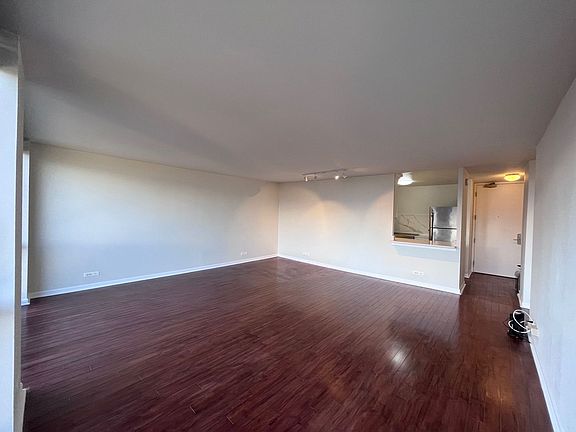 5th image of 4343 N Clarendon Ave APT 1704