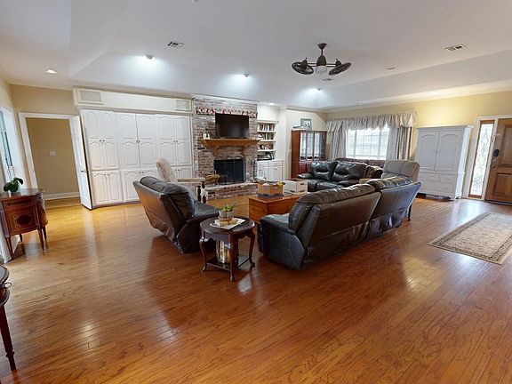 5th image of 904 Belle Arbes Dr