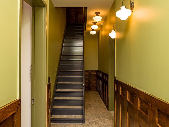 2nd image of 686 Lorimer St #2C